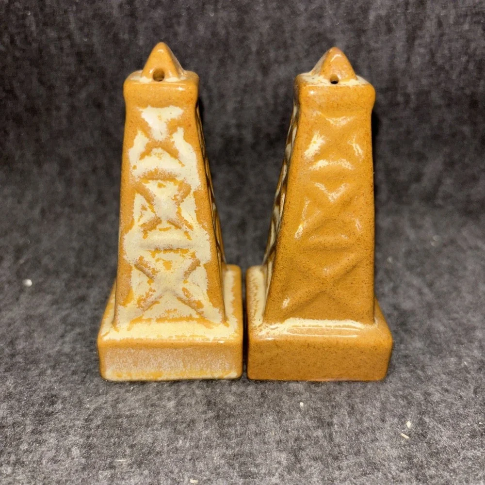 Vintage Frankoma Pottery Salt And‎ Pepper Shakers Oil Rigs Brown Tan No Corks